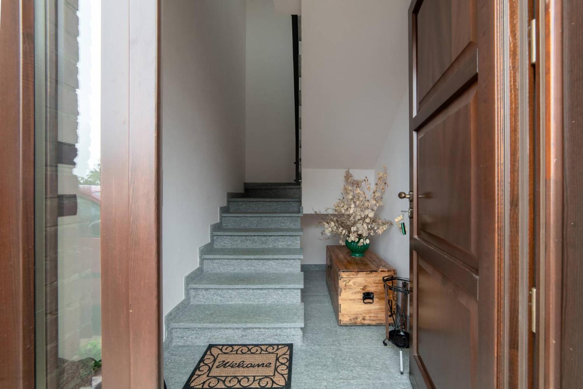 Casa Rubbo - Appartamento In Collina 'Monviso' ألبا المظهر الخارجي الصورة